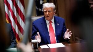 emosi-trump-ke-china-belum-reda-kini-patok-tarif-impor-145-1744351502678_169