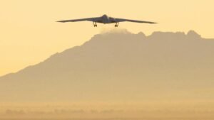 jet-pengebom-nuklir-siluman-as-lakukan-terbang-perdana-4_169