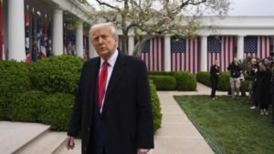 momen-trump-balas-dendam-umumkan-perang-dagang-1743666283716_169