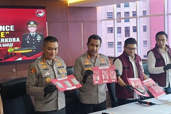 polisi-rilis-kasus-narkoba-aktor-fachri-albar-rizkydetikcom-1745482643690_169