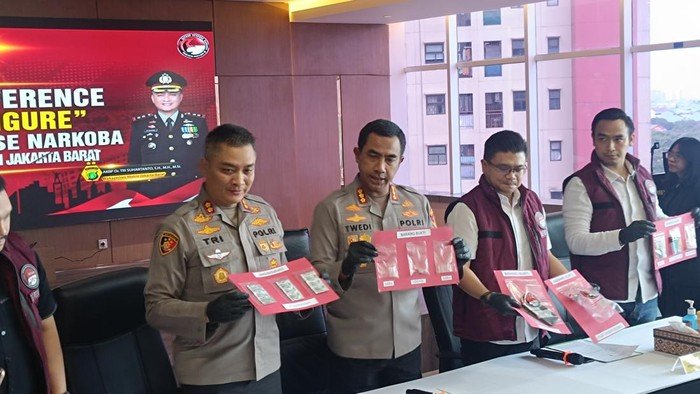 polisi-rilis-kasus-narkoba-aktor-fachri-albar-rizkydetikcom-1745482643690_169